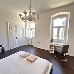 Flanatika Apartman *